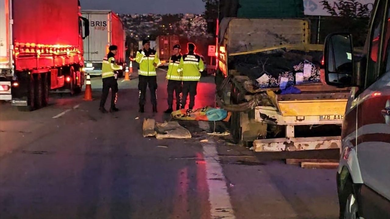 Sakarya'da Tır Kazasında Bir Kişi Hayatını Kaybetti