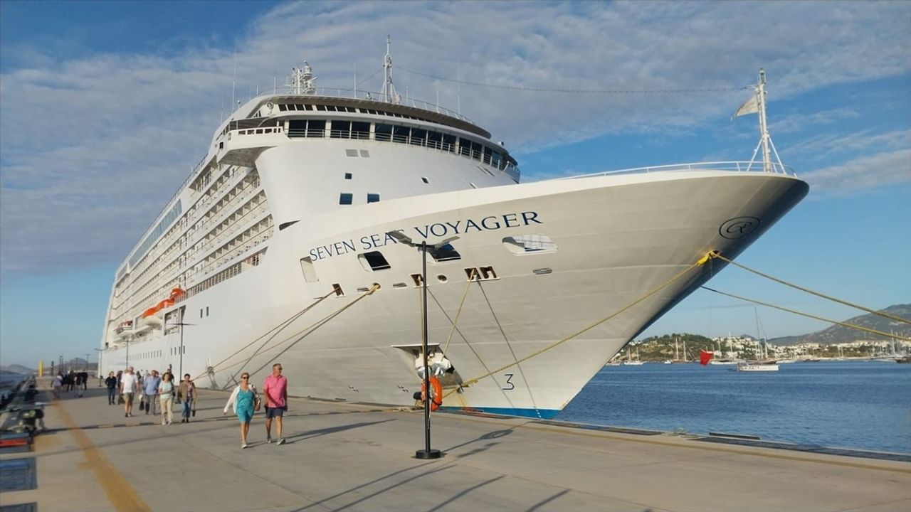 Seven Seas Voyager Kruvaziyeri Bodrum'a Demirledi