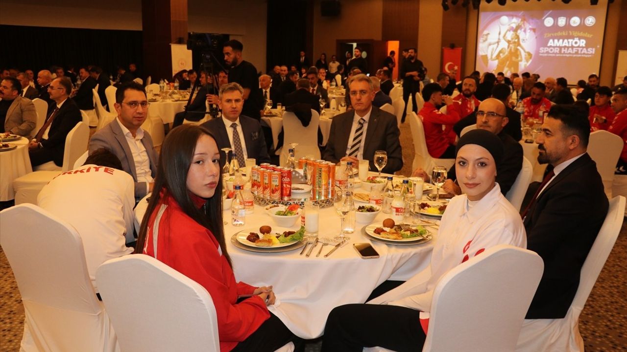 Sivas'ta Zirvedeki Yiğidolar Ödül Töreni