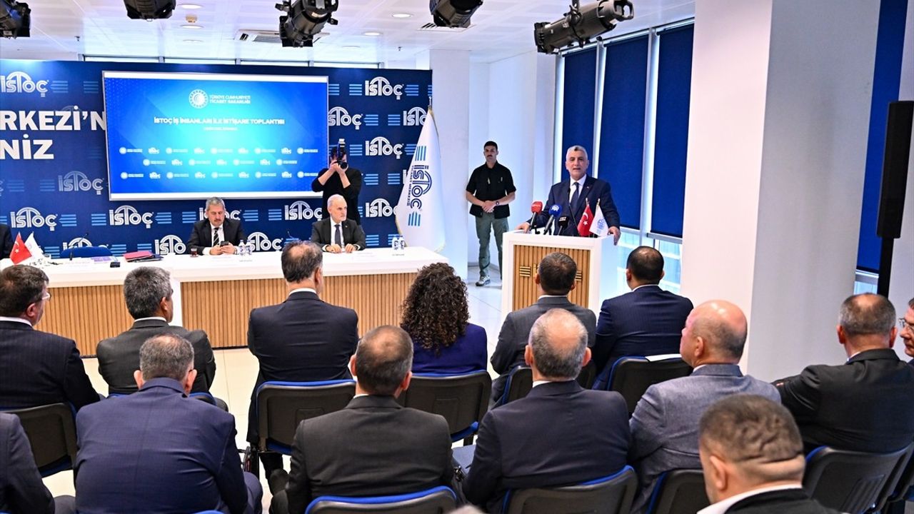 Ticaret Bakanı Bolat, İSTOÇ Esnafıyla Fiyat Düzenlemeleri ve İhracat Üzerine Görüşmeler Yaptı