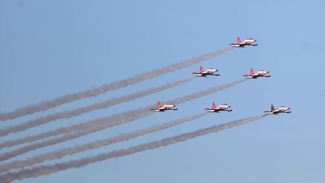 Türk Yıldızları, Kırklareli'de Unutulmaz Bir Gösteri Düzenledi