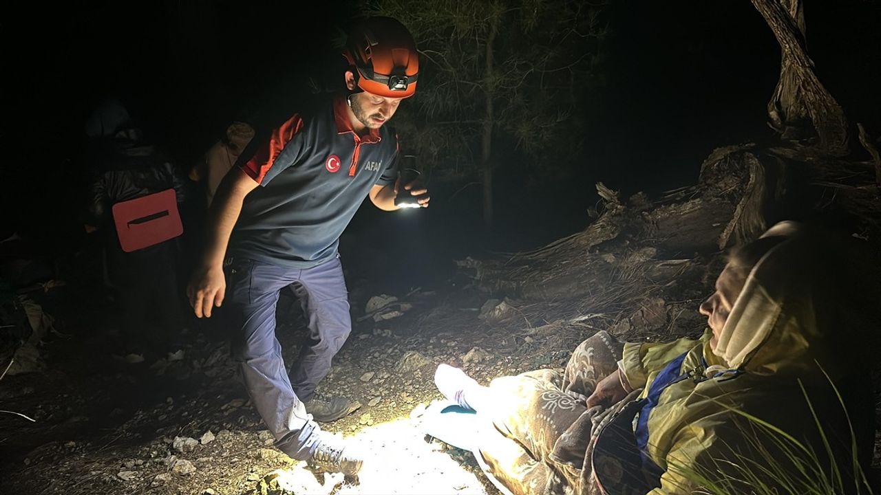 Antalya'da Dağlık Alanda Mahsur Kalan Turist Kurtarıldı