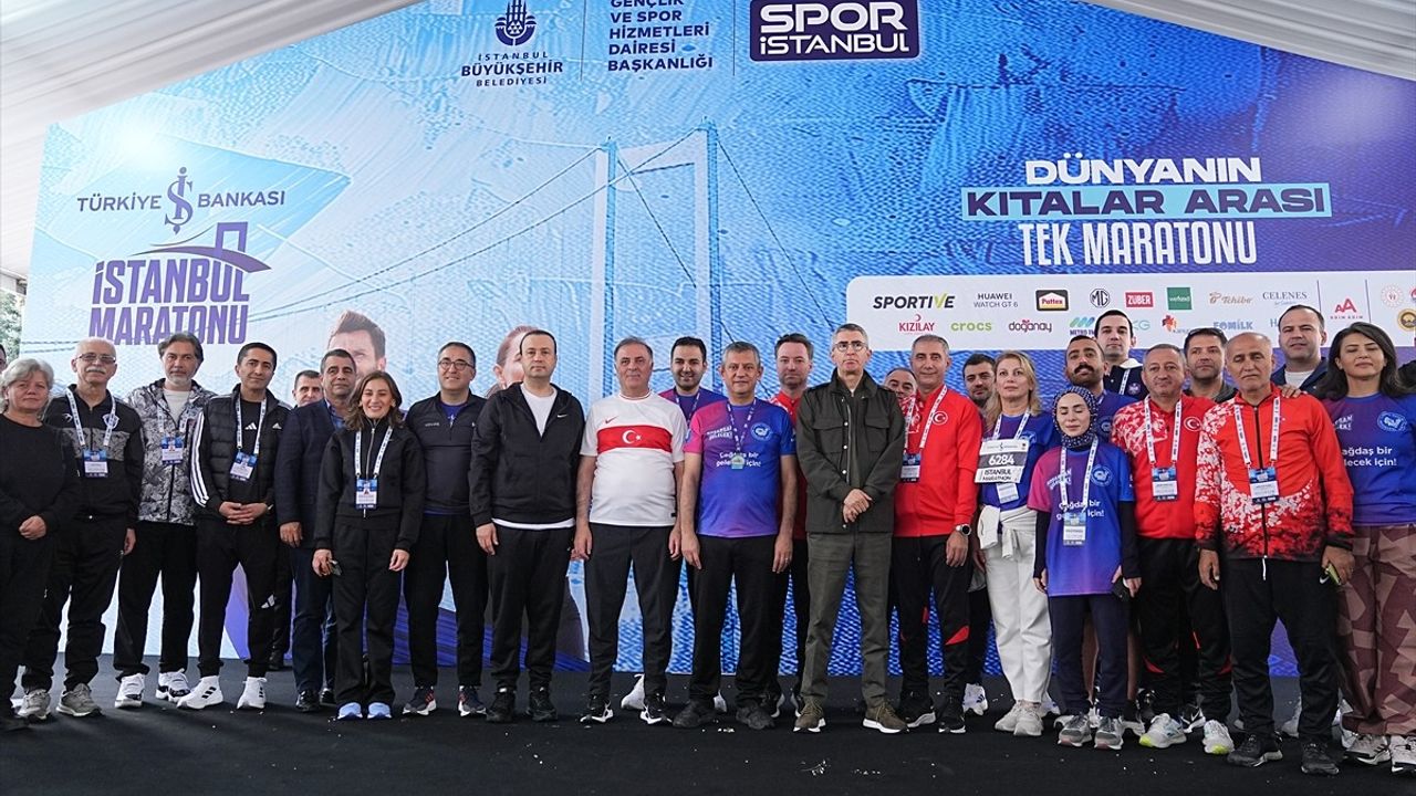 CHP Başkanı Özgür Özel, 47. İstanbul Maratonu Ödül Töreninde Konuştu