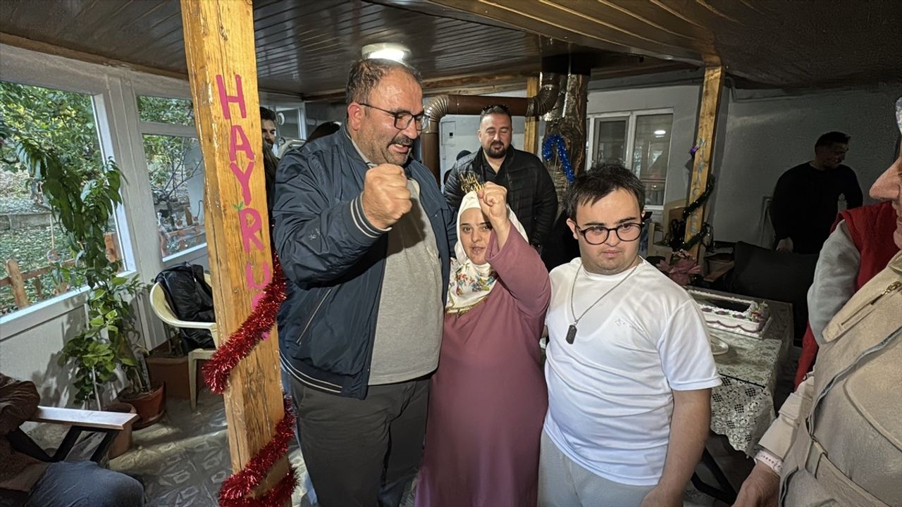 Erzincan'da Down Sendromlu Sümeyra İçin Doğum Günü Sürprizi