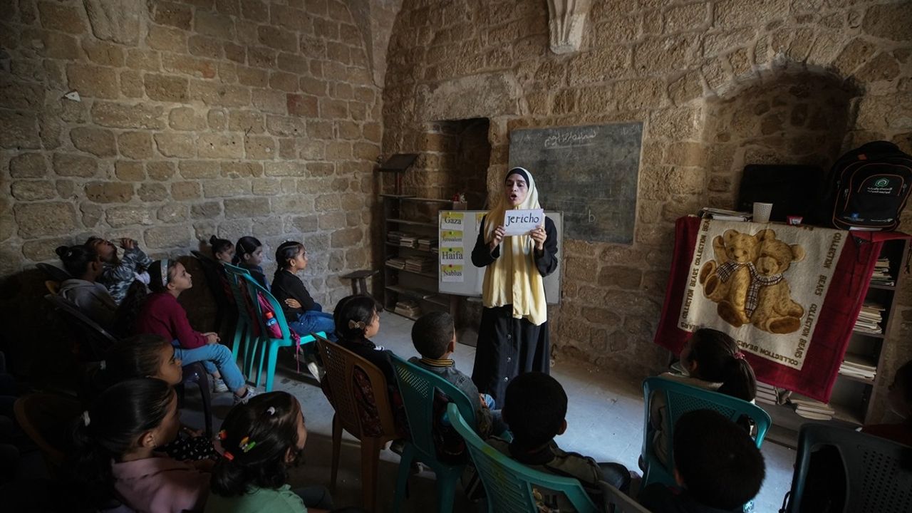Gazze'deki Tarihi Kemaliyye Okulu, Eğitimden Uzak Kalan Öğrencilere Yeniden Kapılarını Açtı