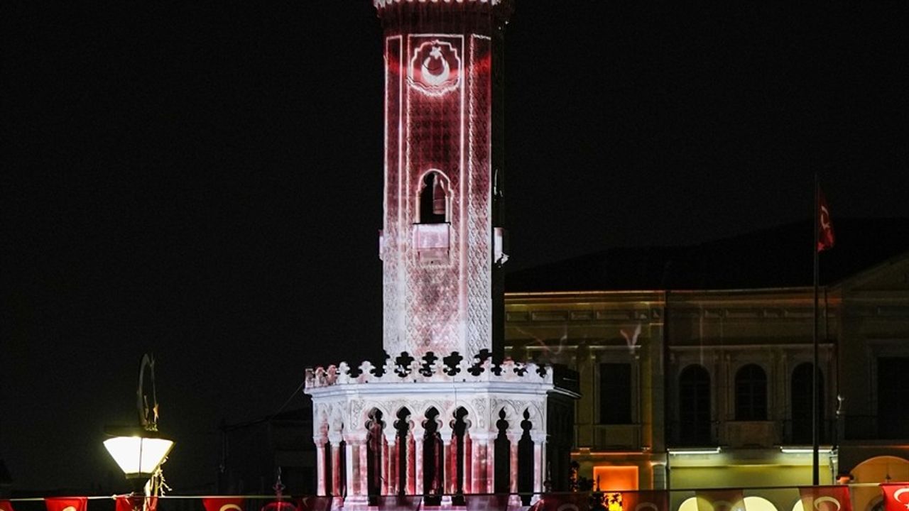 İzmir Kültür Yolu Festivali: Dijital Sanatla Işıldayan Saat Kulesi