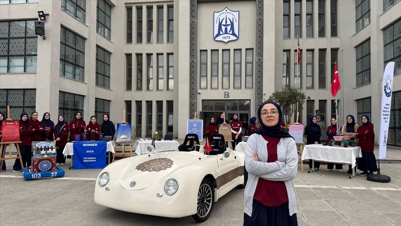 Kadıköy Anadolu İmam Hatip Kız Öğrencileri Teknolojiyi Keşfediyor