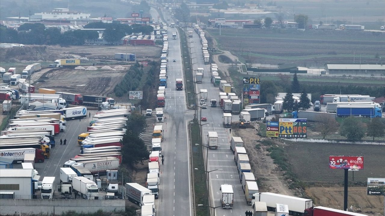 Kapıkule Sınır Kapısı'nda Tır Kuyruğu Uzunluğu 7 Kilometreyi Aştı