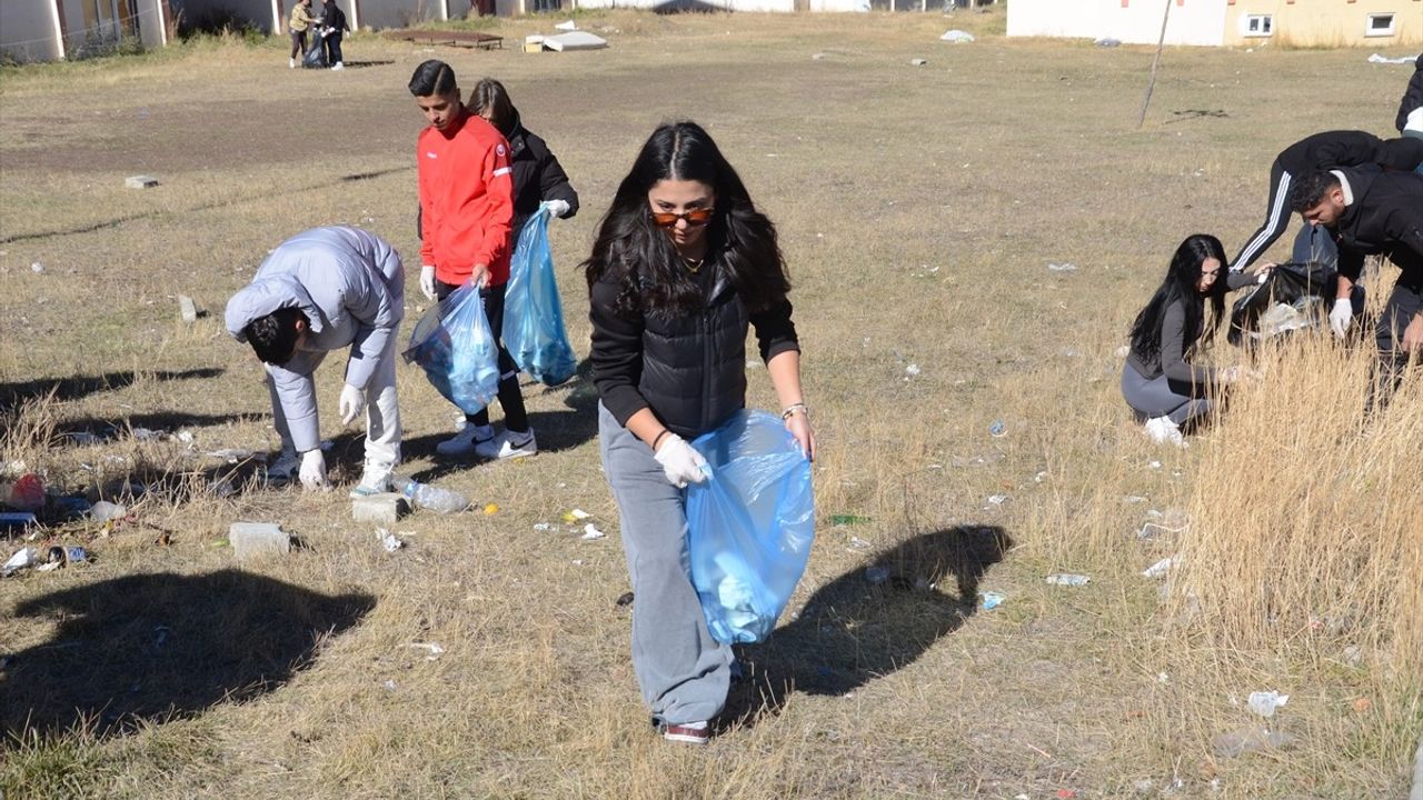 Kars'ta Temizlik Projesi: Öğrenciler Çöp Topladı