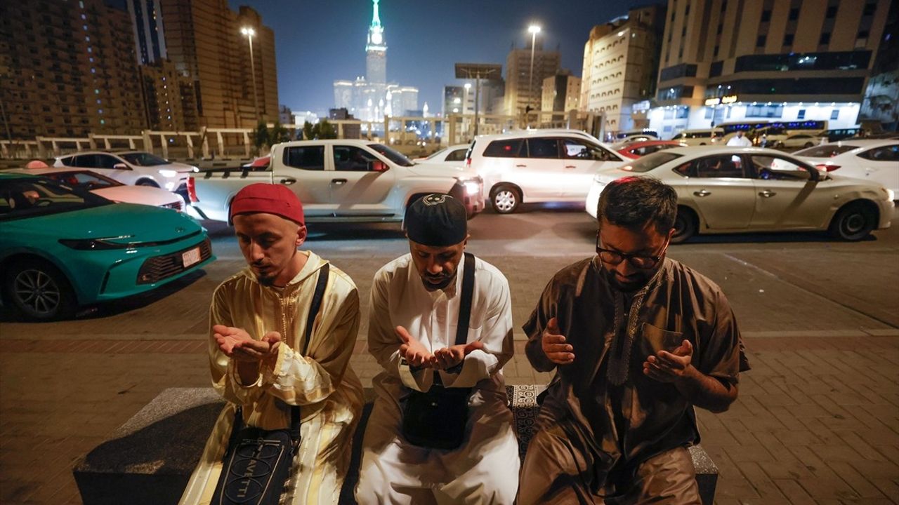 Manevi Hicret Yolculuğu Başladı