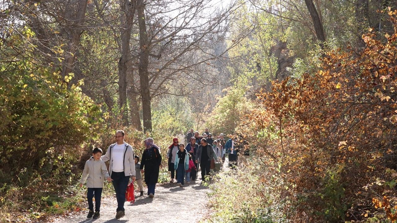 Sonbaharın Renkleriyle Koramaz Vadisi'nde Doğa Yürüyüşü