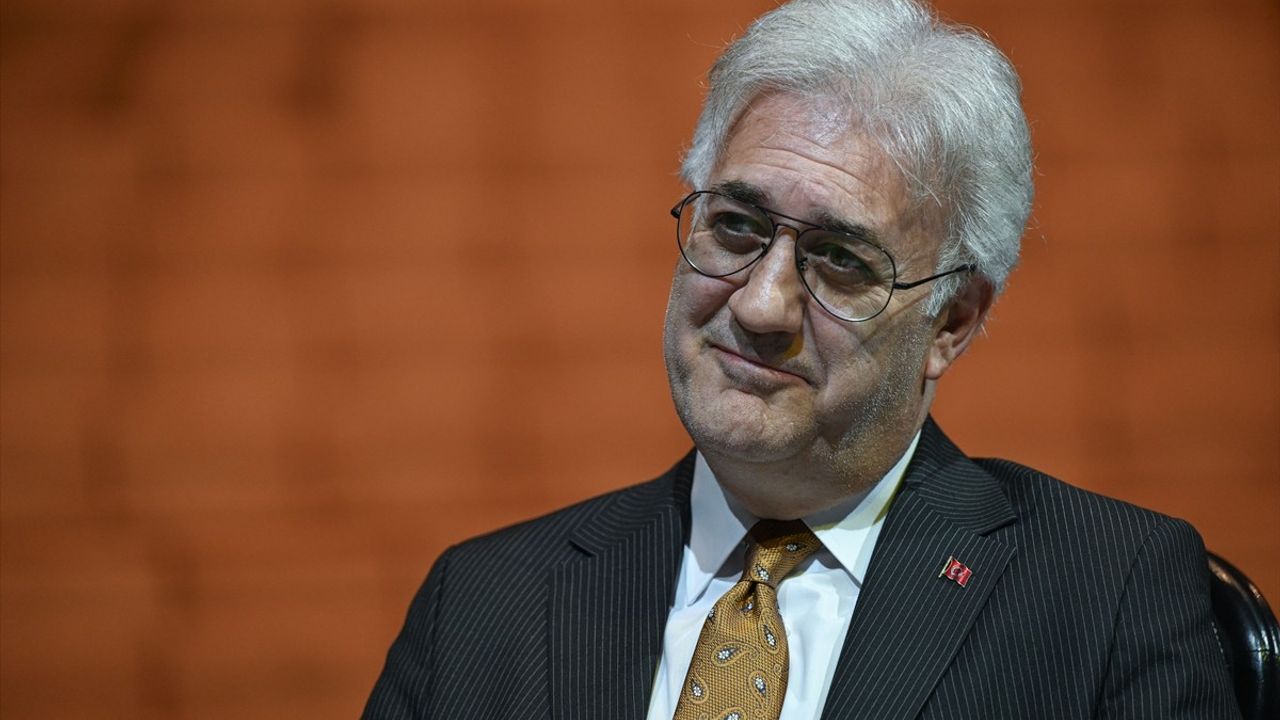 Tamer Karadağlı'dan Yeni Tiyatro Sahne Açılışları