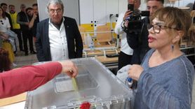 Ünlüler oy kullanarak vatandaşlık görevini yerine getirdi