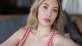 Yasmin Erbil Bikinili Pozlarıyla Dikkat Çekti