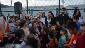 Ünlüler Kahramanmaraş'ta depremzedelere moral ziyareti gerçekleştirdi