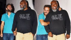 Erkan Kolçak Köstendil, Arkadaşlarıyla Cihangir'de Vakit Geçirdi