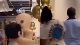 ABD'de düzenlenen bir etkinlikte animatör olarak getirilen iki şişme bebek birbirine girdi