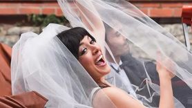 Ezgi Mola ve Mustafa Aksakallı sessiz sedasız evlendi