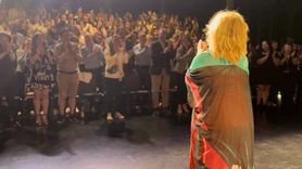 Sumru Yavrucuk Frankfurt Türk Tiyatro Festivali'nde tek kişilik oyununu sahneledi