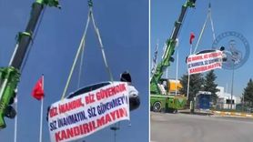 Ankara'da Sıfır Araç Protestosu: Otomobil Bayisinin Önüne Vinçle Asıldı