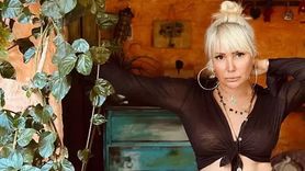 Yonca Evcimik'in 60. Yaş Pozları Sosyal Medyayı Salladı