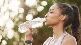 Sakın suyu böyle içmeyin! Sindirim sisteminiz iflas eder!