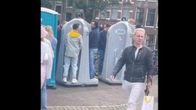 Amsterdam'da Seyyar Tuvaletler Gündem Oldu
