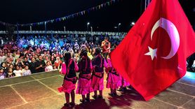 Rize'deki Tulum ve Kemençe Festivali'nde Çay İçme Yarışması Heyecanı