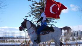 Cumhurbaşkanı Erdoğan Erzurum'da Atlı Cirit Sporcularıyla Karşıladı
