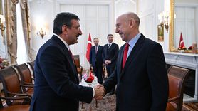 Cumhurbaşkanı Yardımcısı Yılmaz, Londra'da İngiltere Savunma Bakanı Healey ile Görüştü