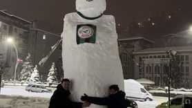 Rize'de Gençlerin Devasa Kardan Adamı