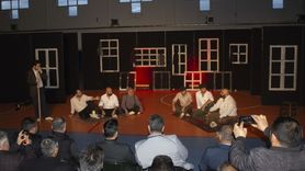 Kars'ta Misafir Tiyatrosu Olumsuz Hava Koşullarında Sahnelendi