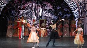 İzmir'de Kuğu Gölü Balesi İle Büyülendi