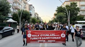 Karaman Halk Oyunları Yıldızlar Türkiye Şampiyonası Kortej Yürüyüşü Düzenlendi