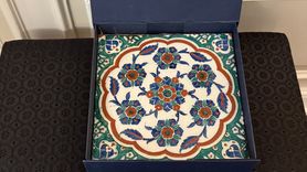 Adalet Bakanı Tunç, Hollanda'da Tarihi Çini Karo'yu Teslim Aldı