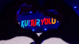 Ebru Yaşar Van'da Coşkulu Bir Konser Verdi