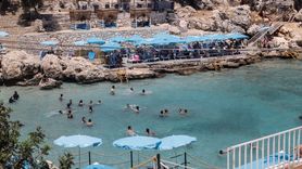 Mersin'deki Yapraklı Koy Yenilendi: Denizde Havuz Keyfi Başladı