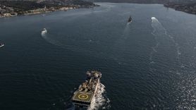 Oruç Reis Sismik Araştırma Gemisi İstanbul Boğazı'ndan Geçiyor