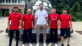 Taha Akgül'den Macaristan'daki Güreşçilere Destek Ziyareti