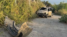 Antalya'da Şarampole Devrilen Araçta Sürücü Yaralandı