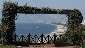 Antalya'da Sıcak Hava ve Yüksek Nem Etkili Oluyor