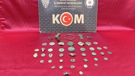 İzmir'de Kaçakçılık Operasyonu: 21 Gözaltı ve Büyük Miktarda Kaçak Malzeme