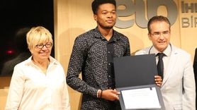 İzmir'de Uluslararası Öğrencilere Ticaret Elçiliği Eğitimi Verildi