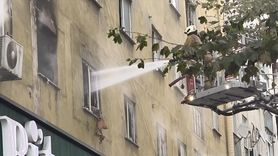 Sultangazi'deki İş Merkezinde Yangın Söndürüldü