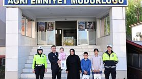 Ağrı'da Kız Çocuğunun Bayrak ve Atatürk Sevgisi Takdir Topladı