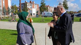 Düzce Belediye Başkanı Özlü'den Temizlik İşçisine Ödül