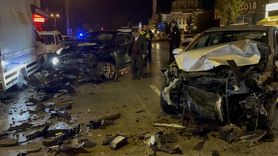 Eskişehir'de Sürücü Park Halindeki Araçlara Çarptıktan Sonra Kaza Yaptı