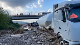 Hatay'da Sağanak Yağış Yolculukları Olumsuz Etkiliyor