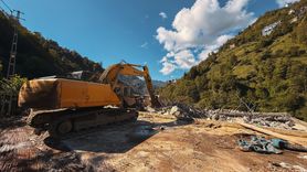 Rize'de Taşkın Riski Altındaki Yapılar Yıkılıyor
