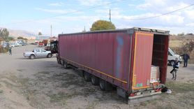 Suşehri'nde Tırda Gizlenen Düzensiz Göçmenler Yakalandı